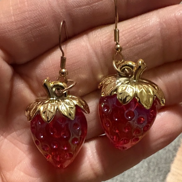 VINTAGE STRAWBERRY CAPPED GOLD-TONE DROP DANGLE HOOK 2" EARRINGS - Picture 4 of 7